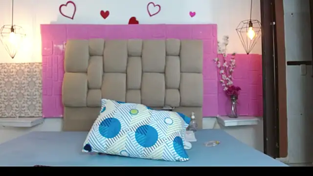 Damary Leon online show from December 17, 2025, 7:08 pm