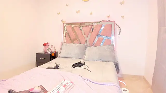 Ella Lenox online show from November 13, 2025, 12:58 am