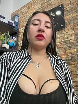 Snapshot of AMATISTA__16 chatting on July 28, 2026, 5:01 pm AMATISTA 16 online show from July 28, 2026, 5:01 pm