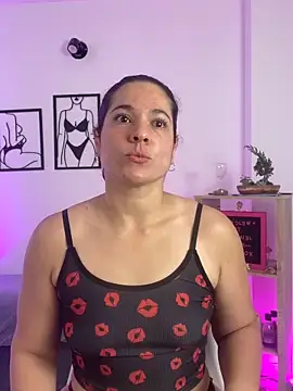 Snapshot of leiablack chatting on February 5, 2026, 12:01 pm leiablack online show from February 5, 2026, 12:01 pm