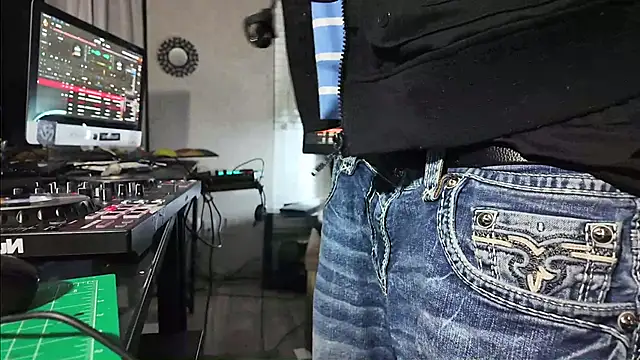 Snapshot of Triggerhappycj100 chatting on April 28, 2026, 12:31 am Triggerhappycj100 online show from April 28, 2026, 12:31 am
