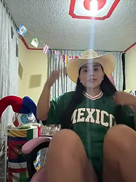 Snapshot of laure_torres chatting on June 25, 2026, 1:03 am laure torres online show from June 25, 2026, 1:03 am