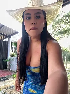 Snapshot of laure_torres chatting on June 24, 2026, 12:04 pm laure torres online show from June 24, 2026, 12:04 pm