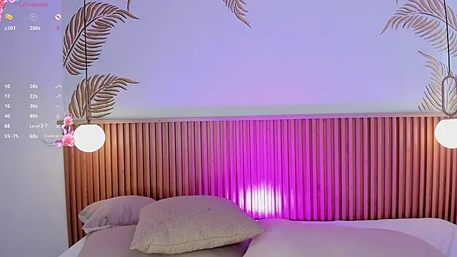 Valleriie  online show from April 13, 2026, 3:05 pm