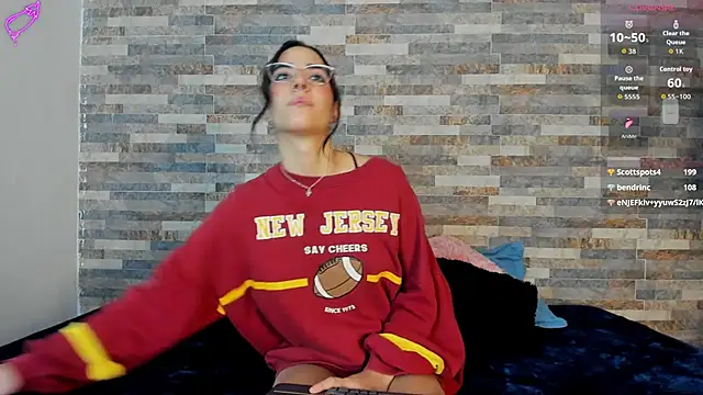 violett  golden online show from October 6, 2025, 2:07 pm