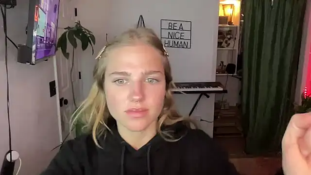 Snapshot of sweetceeme chatting on October 20, 2025, 3:19 am sweetceeme online show from October 20, 2025, 3:19 am