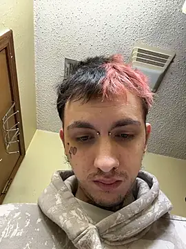 Snapshot of Capwildd_124 chatting on July 31, 2026, 8:14 am Capwildd 124 online show from July 31, 2026, 8:14 am