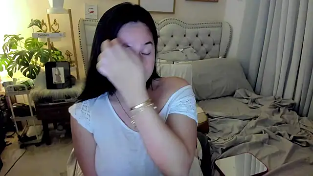 SweetHoney369 online show from October 12, 2025, 10:38 am