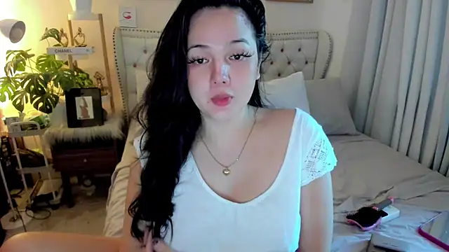 SweetHoney369 online show from October 15, 2025, 12:31 am