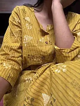 Snapshot of modelnishu chatting on February 6, 2026, 2:35 pm modelnishu online show from February 6, 2026, 2:35 pm