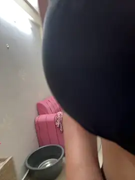 modelnishu online show from April 11, 2026, 1:13 am