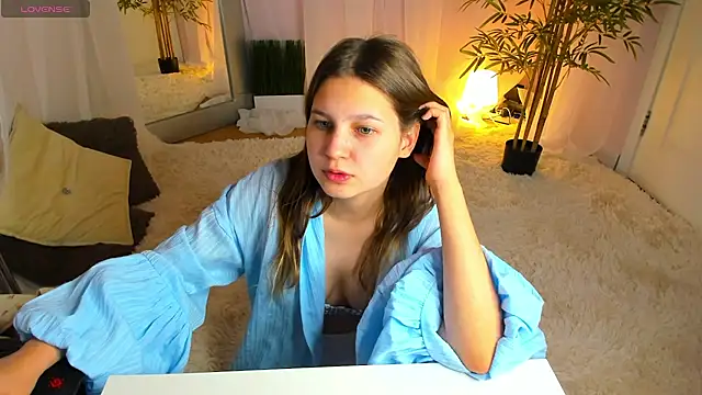 Elle Ellise online show from September 10, 2025, 1:15 am