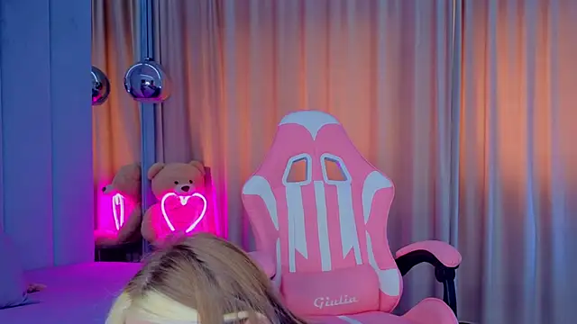 Snapshot of Reina_Cummings chatting on November 5, 2025, 6:49 am Reina Cummings online show from November 5, 2025, 6:49 am