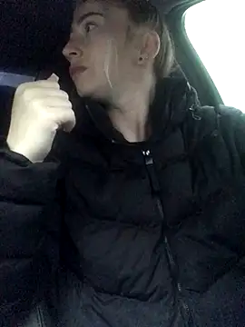 Snapshot of Reina_Cummings chatting on October 6, 2025, 4:57 am Reina Cummings online show from October 6, 2025, 4:57 am