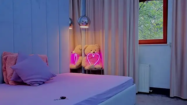 Snapshot of Reina_Cummings chatting on November 9, 2025, 6:39 am Reina Cummings online show from November 9, 2025, 6:39 am