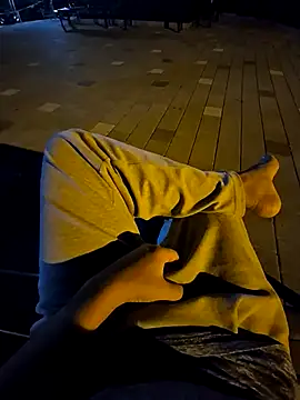 starvingo2002 online show from September 23, 2025, 12:01 pm