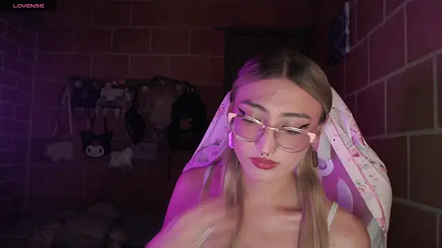 Snapshot of Andrea_camilaaa chatting on May 29, 2026, 3:12 am Andrea camilaaa online show from May 29, 2026, 3:12 am
