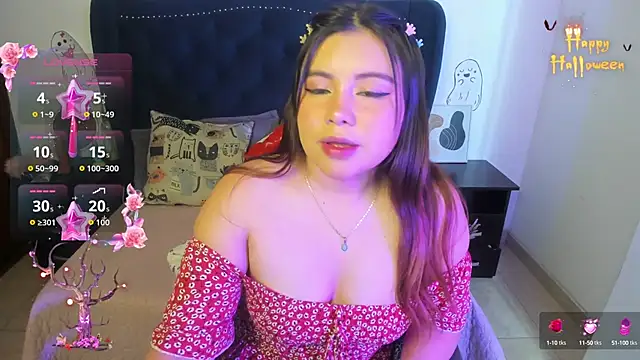 LucyPetit online show from October 9, 2025, 1:33 pm