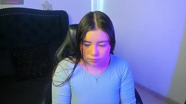 LucyPetit online show from December 2, 2025, 1:02 pm