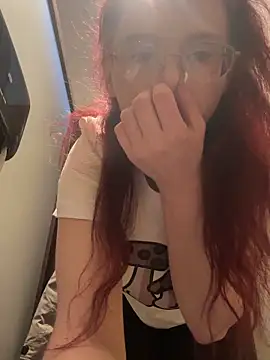 Snapshot of raen001 chatting on February 11, 2026, 10:04 am raen001 online show from February 11, 2026, 10:04 am