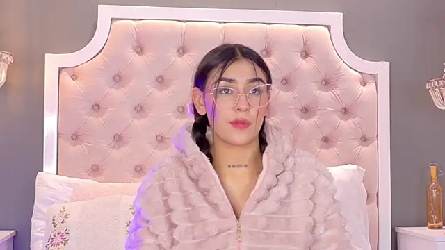 VioletBlaze online show from November 10, 2025, 1:16 pm