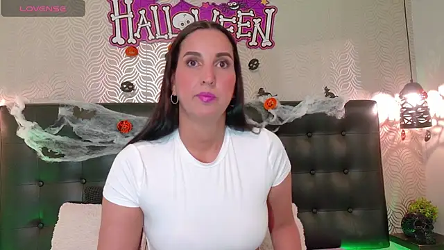 Sharonevanss  online show from October 10, 2025, 8:42 pm