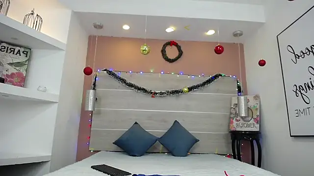 AlexandraCambell online show from December 15, 2025, 11:38 am