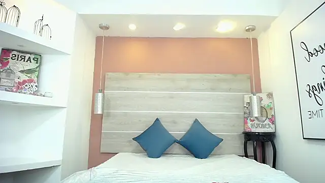 AlexandraCambell online show from November 8, 2025, 9:57 am