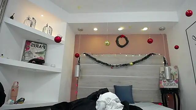 AlexandraCambell online show from December 19, 2025, 11:45 am