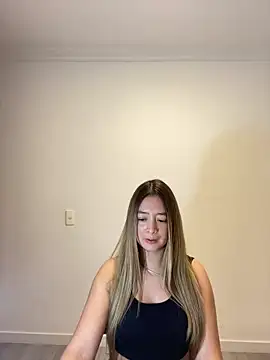 Zara Ross online show from October 19, 2025, 4:37 am