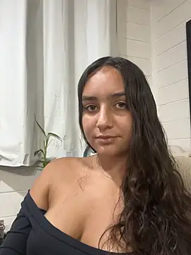 Snapshot of hannahhotwife chatting on April 15, 2026, 1:11 am hannahhotwife online show from April 15, 2026, 1:11 am