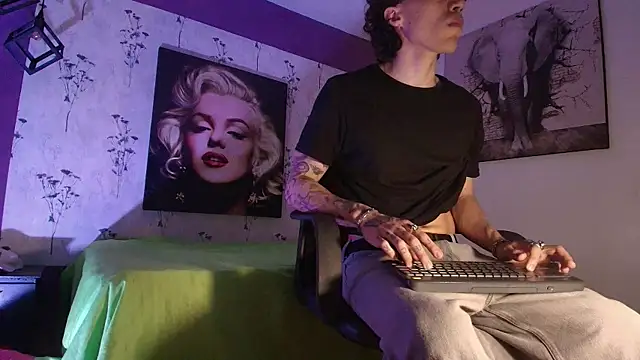 Snapshot of felix__star chatting on October 14, 2025, 7:58 pm felix star online show from October 14, 2025, 7:58 pm