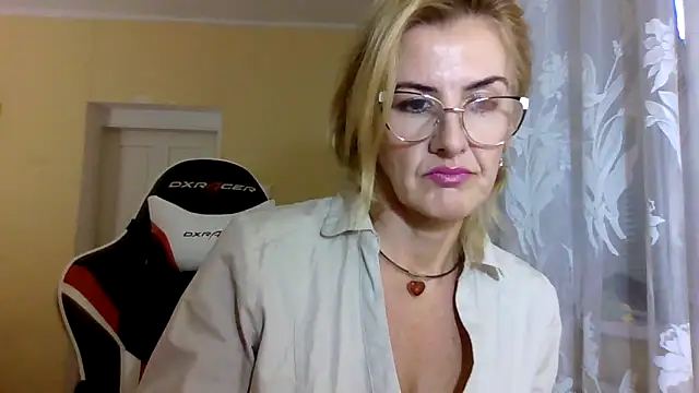 TianaQLove online show from October 8, 2025, 10:50 am