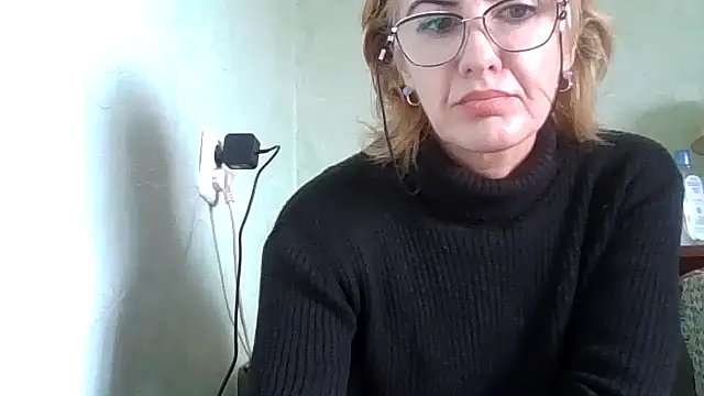 TianaQLove online show from October 14, 2025, 9:43 am