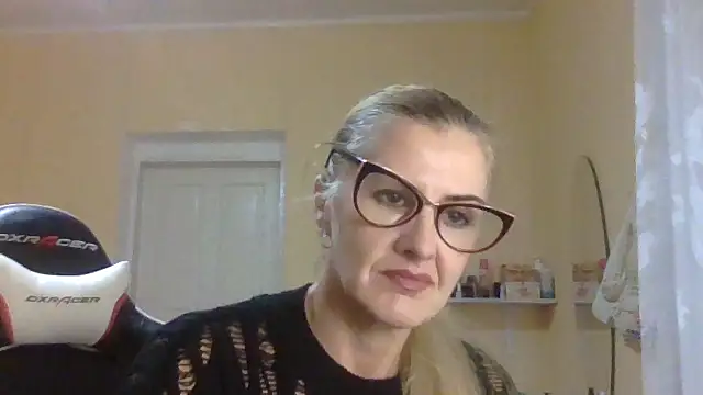 TianaQLove online show from November 14, 2025, 5:05 pm