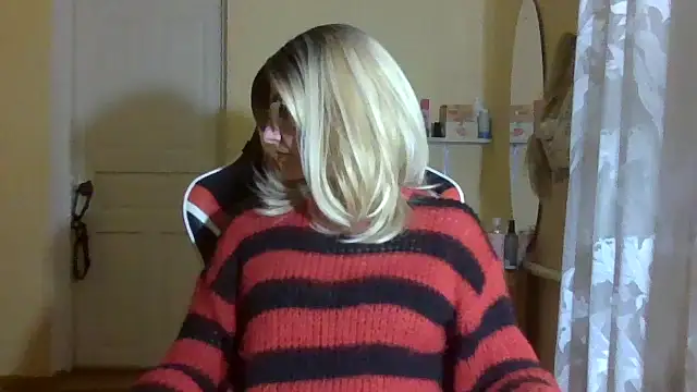 TianaQLove online show from November 12, 2025, 2:32 pm