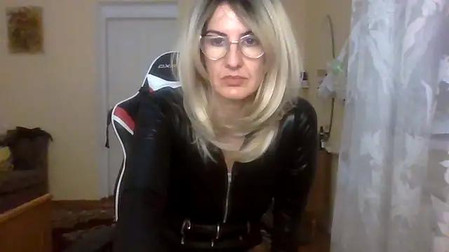 TianaQLove online show from September 19, 2025, 2:43 pm