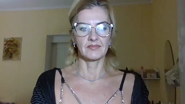 TianaQLove online show from October 20, 2025, 2:06 pm