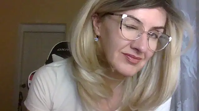 TianaQLove online show from November 6, 2025, 7:07 pm