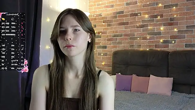 EmiliDen online show from October 31, 2025, 5:20 pm