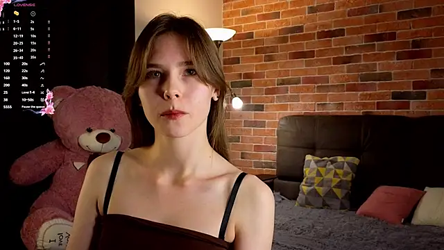 EmiliDen online show from October 6, 2025, 5:35 pm