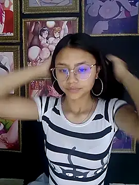 SofieLove 01 online show from October 6, 2025, 9:21 am