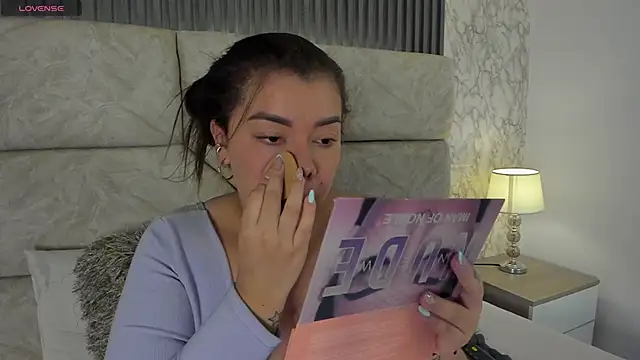 leilapons online show from October 21, 2025, 7:57 pm