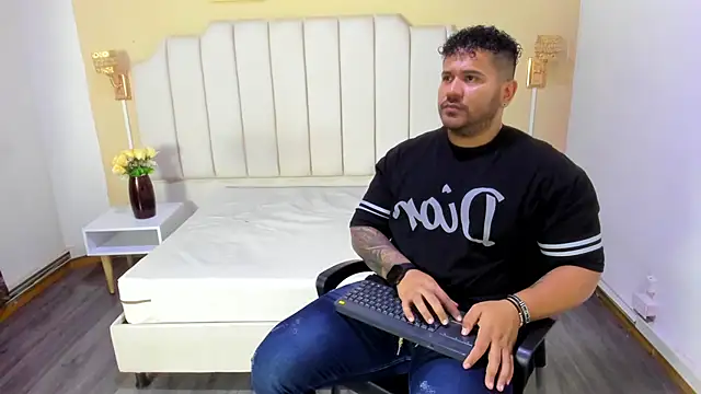 michael hill1 online show from November 28, 2025, 7:58 pm