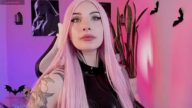 VelvetVampiree online show from April 19, 2026, 4:35 am