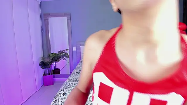 Snapshot of Alaiaguerra chatting on October 17, 2025, 7:37 pm Alaiaguerra online show from October 17, 2025, 7:37 pm