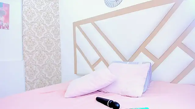 Amber-Sweett online show from October 8, 2025, 8:09 pm