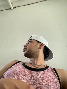 enzo vittale03  online show from September 25, 2025, 11:16 am