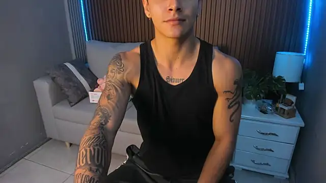 Snapshot of Leo_santoro chatting on September 11, 2025, 1:11 pm Leo santoro online show from September 11, 2025, 1:11 pm