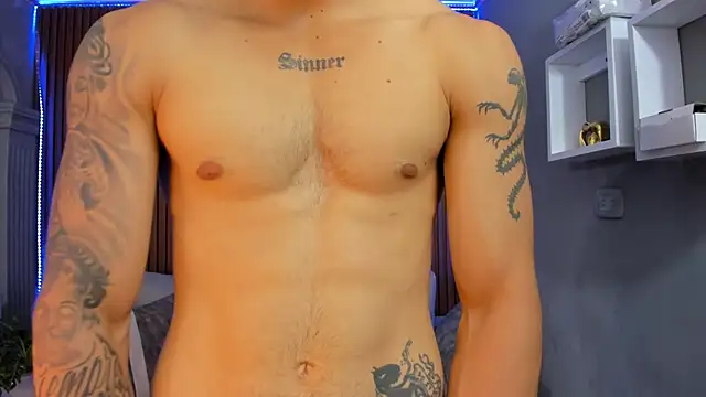 Snapshot of Leo_santoro chatting on November 7, 2025, 2:10 pm Leo santoro online show from November 7, 2025, 2:10 pm